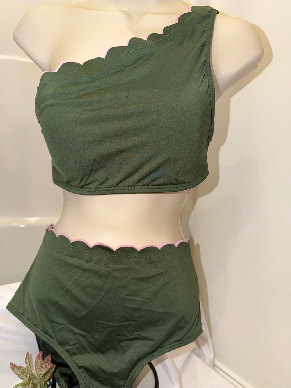 NWOT Kate Spade Scallop Wave One Shoulder High Waisted Bikini Set Olive Pink M